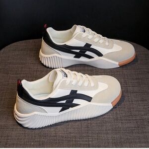 Brand new women’s De Florence sneakers. Size 9. Adorable!